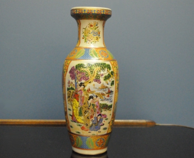 Ceramiczny Wazon w Orientalnym Stylu