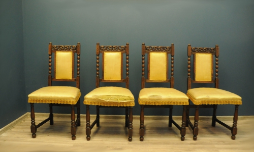 Komplet Eklektycznych Krzeseł